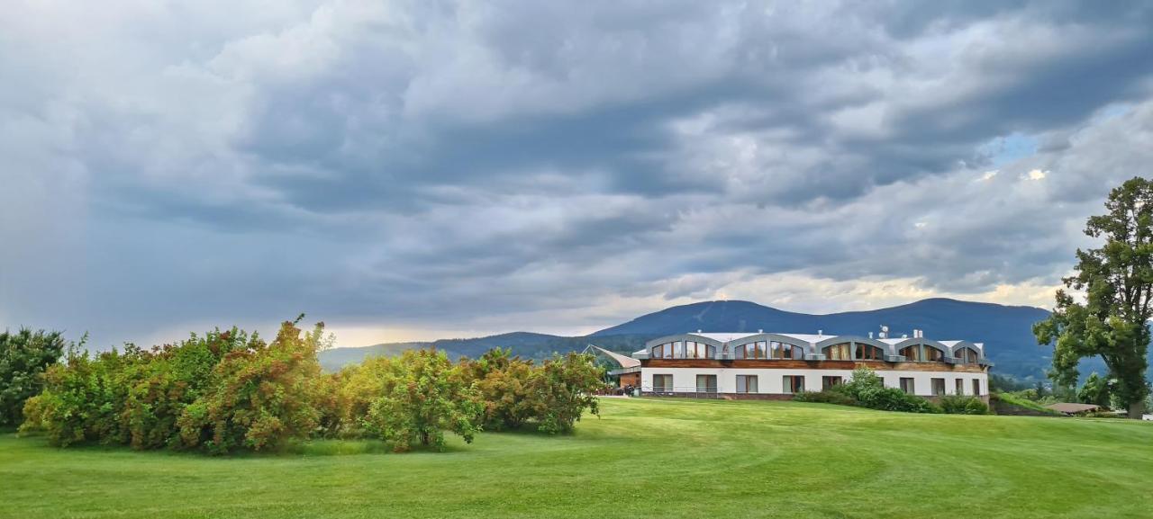Grund Resort Golf And Ski Mlade Buky Exterior photo