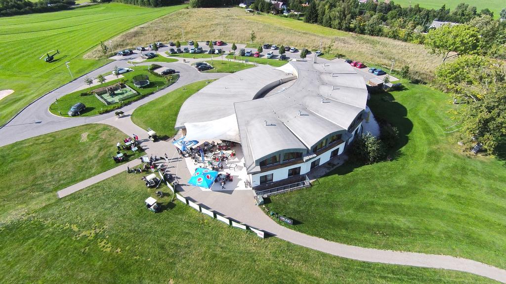 Grund Resort Golf And Ski Mlade Buky Exterior photo