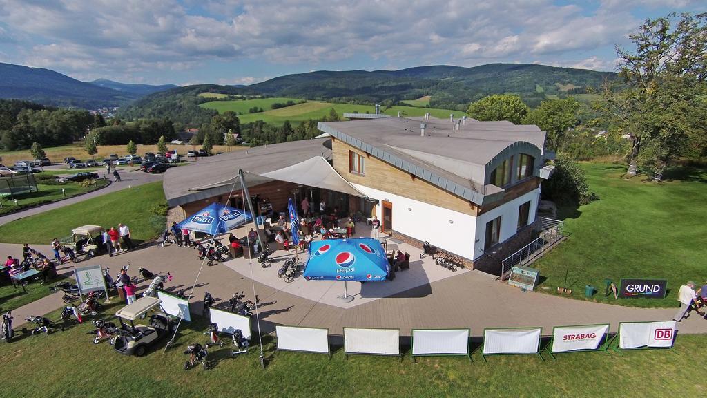 Grund Resort Golf And Ski Mlade Buky Exterior photo