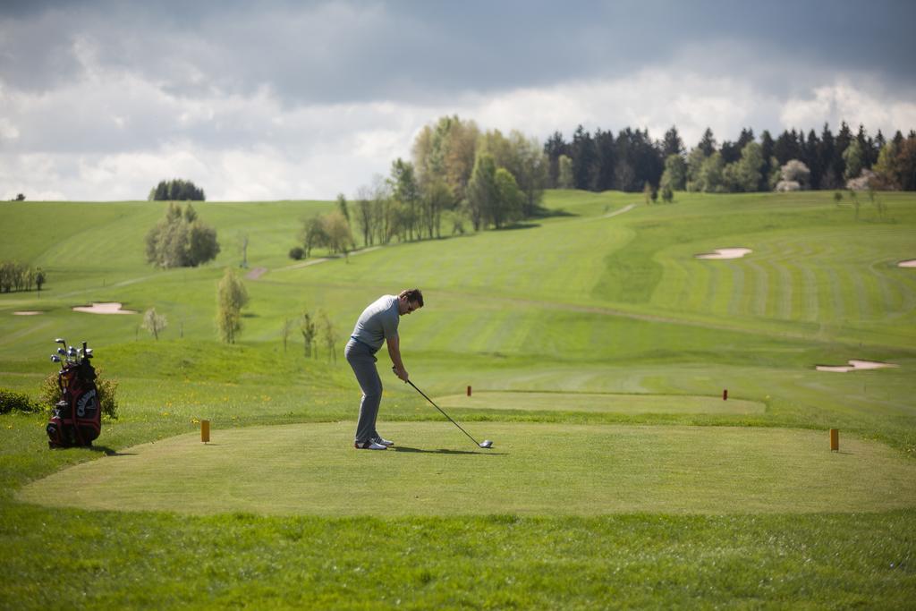 Grund Resort Golf And Ski Mlade Buky Exterior photo