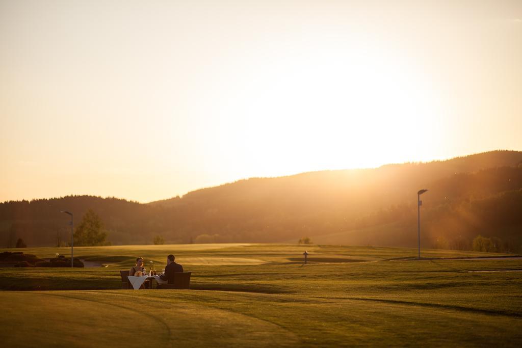 Grund Resort Golf And Ski Mlade Buky Exterior photo