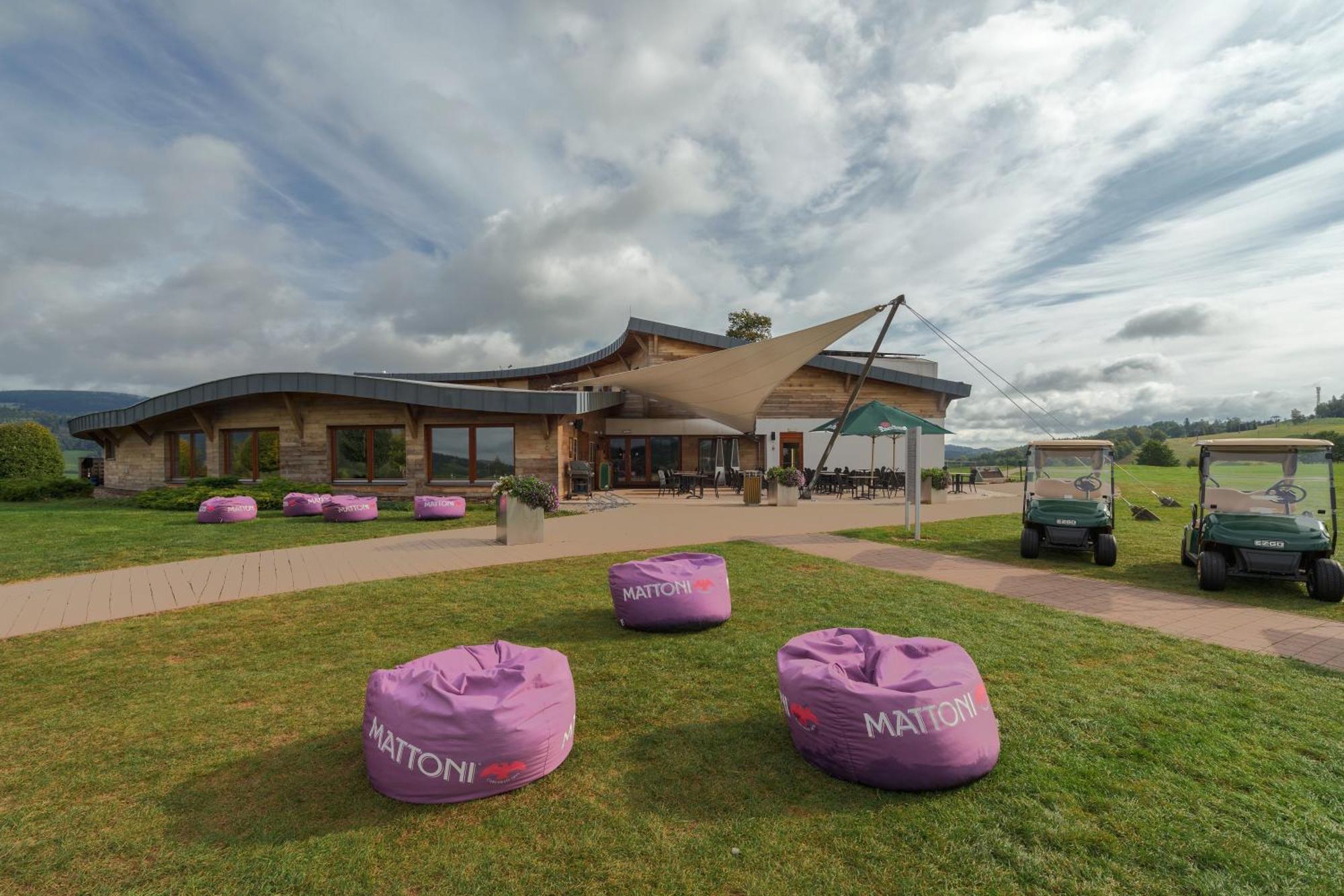 Grund Resort Golf And Ski Mlade Buky Exterior photo