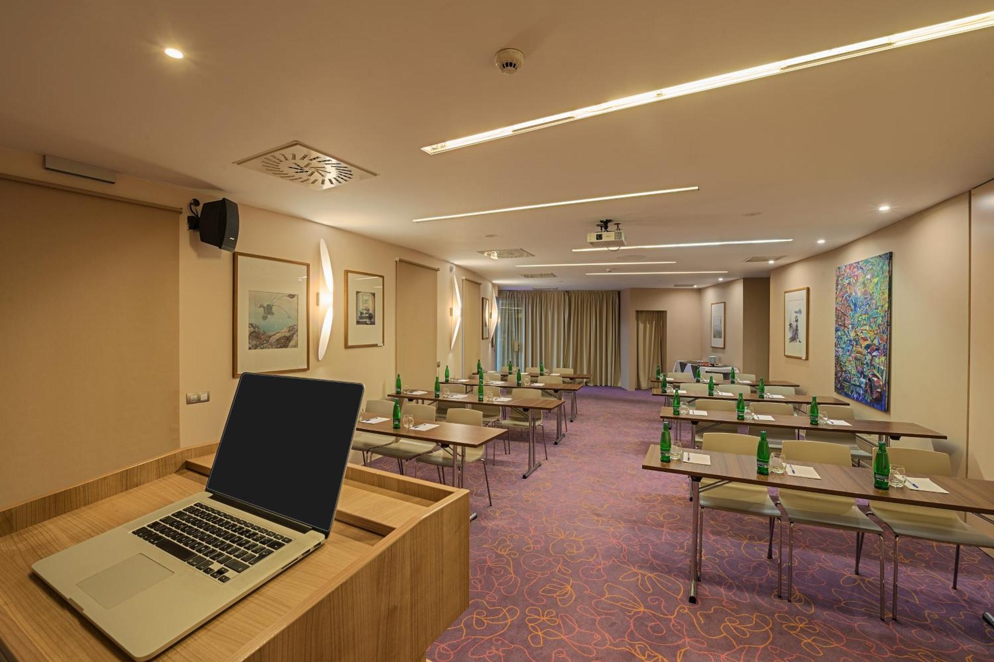 Grund Resort Golf And Ski Mlade Buky Exterior photo