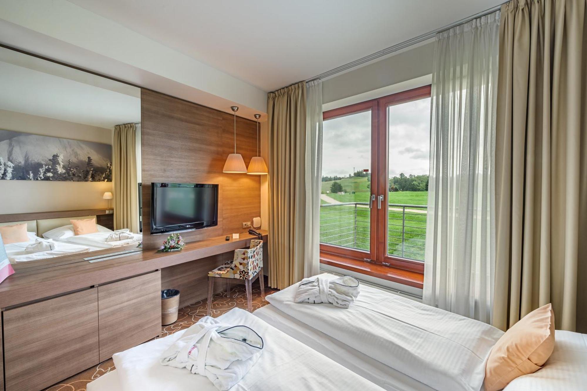 Grund Resort Golf And Ski Mlade Buky Exterior photo