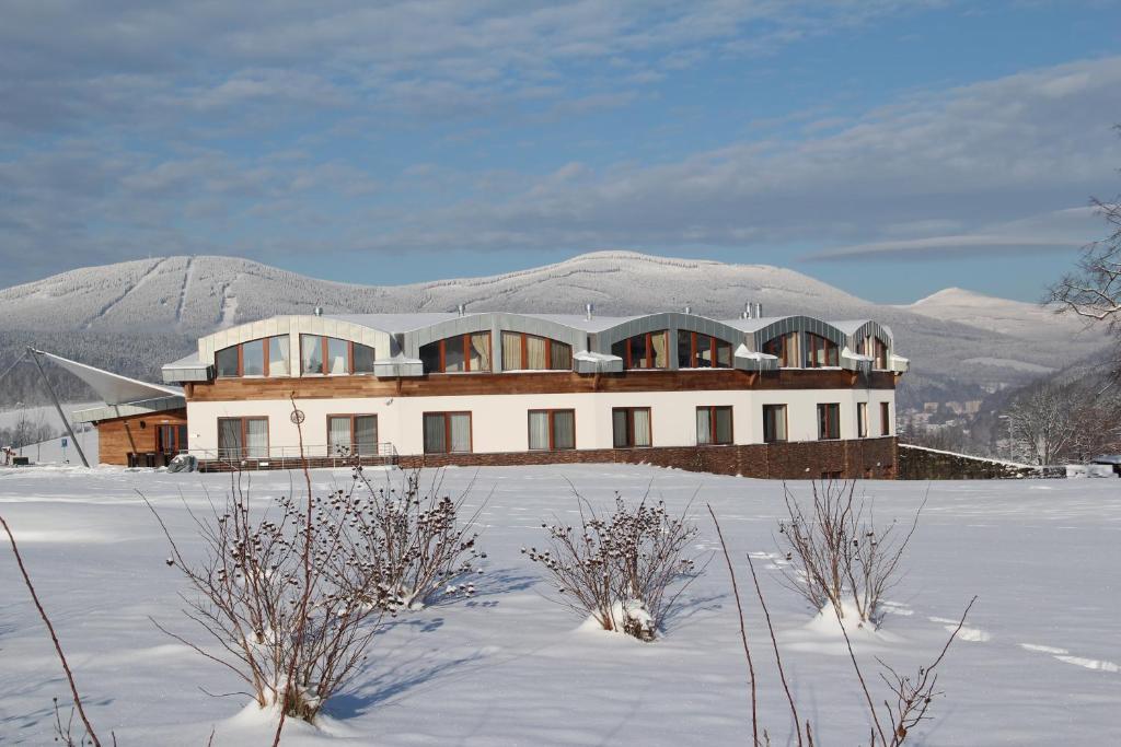 Grund Resort Golf And Ski Mlade Buky Exterior photo