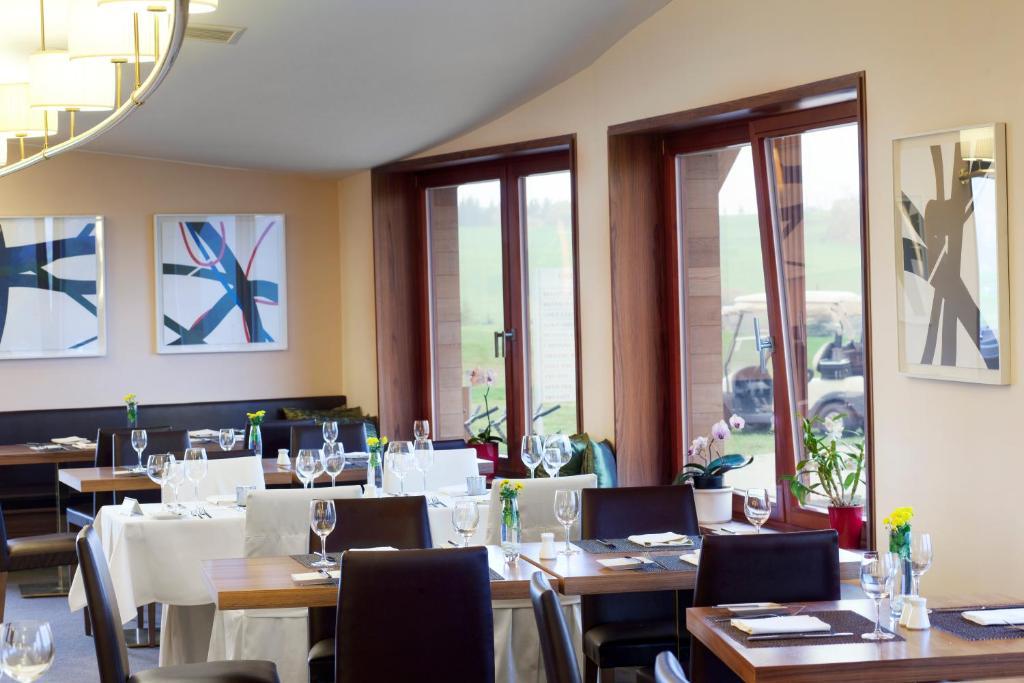 Grund Resort Golf And Ski Mlade Buky Exterior photo