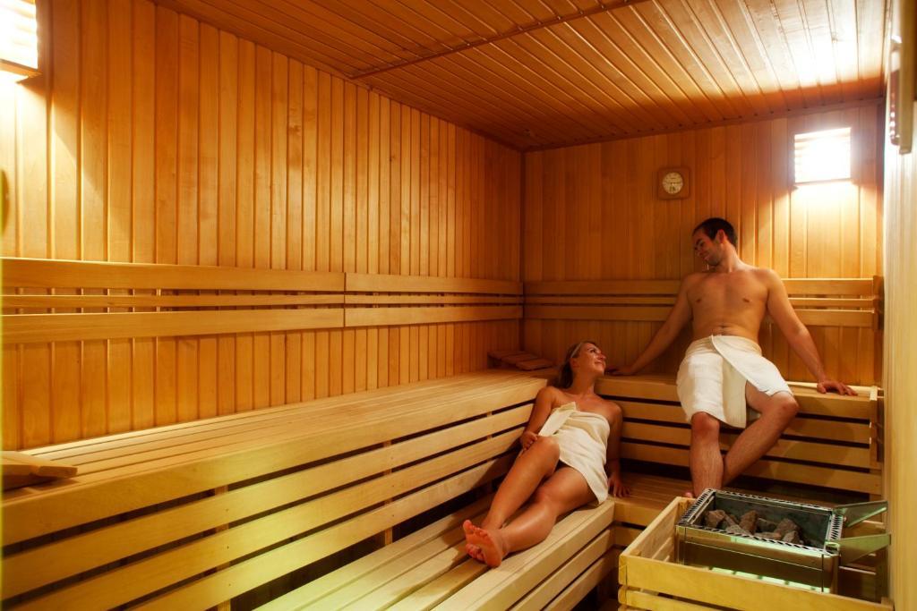 Grund Resort Golf And Ski Mlade Buky Exterior photo