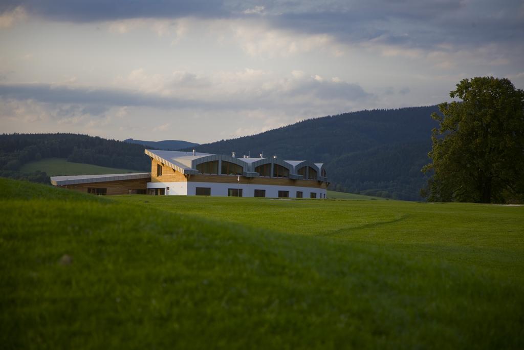 Grund Resort Golf And Ski Mlade Buky Exterior photo